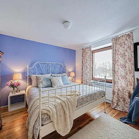 Cozy For 8 In