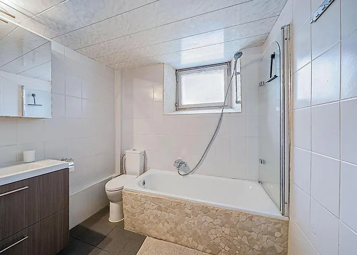 Cozy In Nature Fully Renovated In 2024 別荘 ビューリンゲン